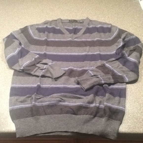 Sweater - Picture 2 of 6